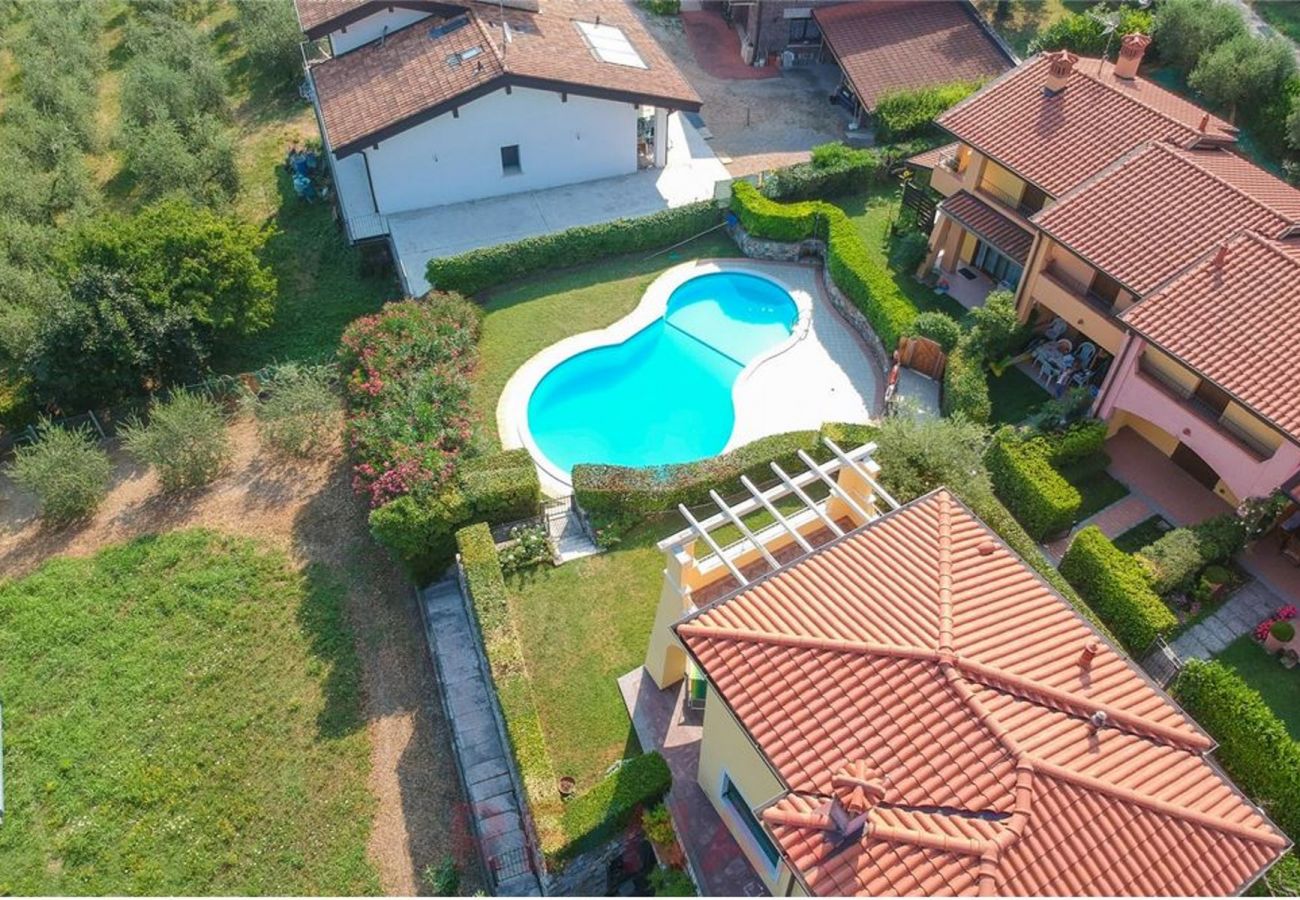 Dom w Manerba del Garda - Villa rosa, spaziosa casa con piscina in comune