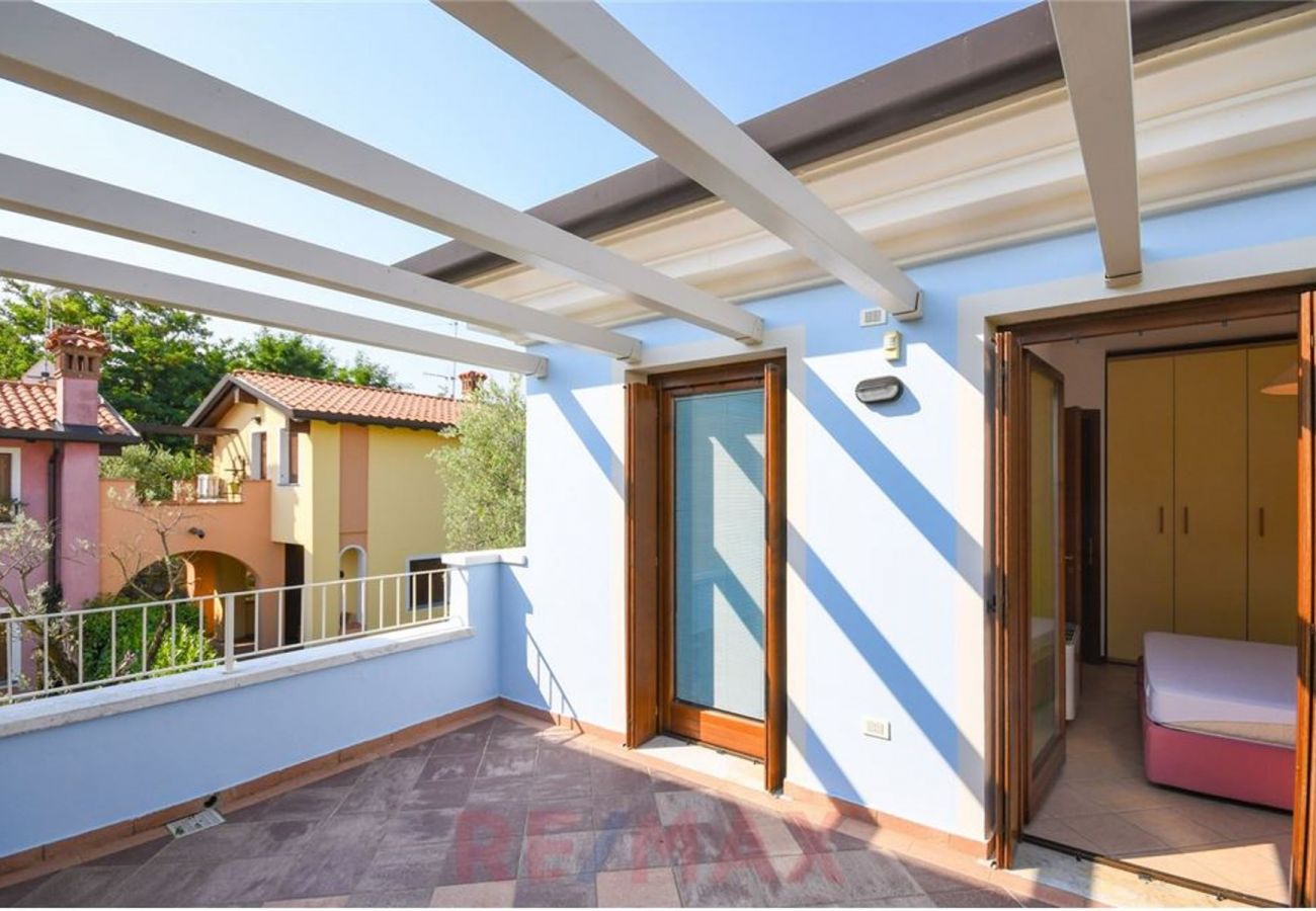 Dom w Manerba del Garda - Villa rosa, spaziosa casa con piscina in comune