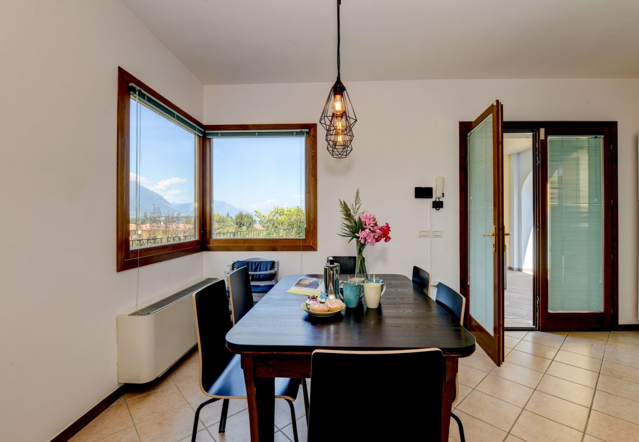 Dom w Manerba del Garda - Villa rosa, spaziosa casa con piscina in comune