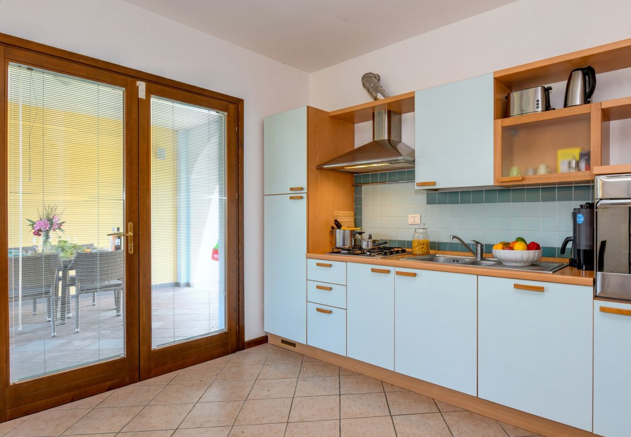 Dom w Manerba del Garda - Villa rosa, spaziosa casa con piscina in comune