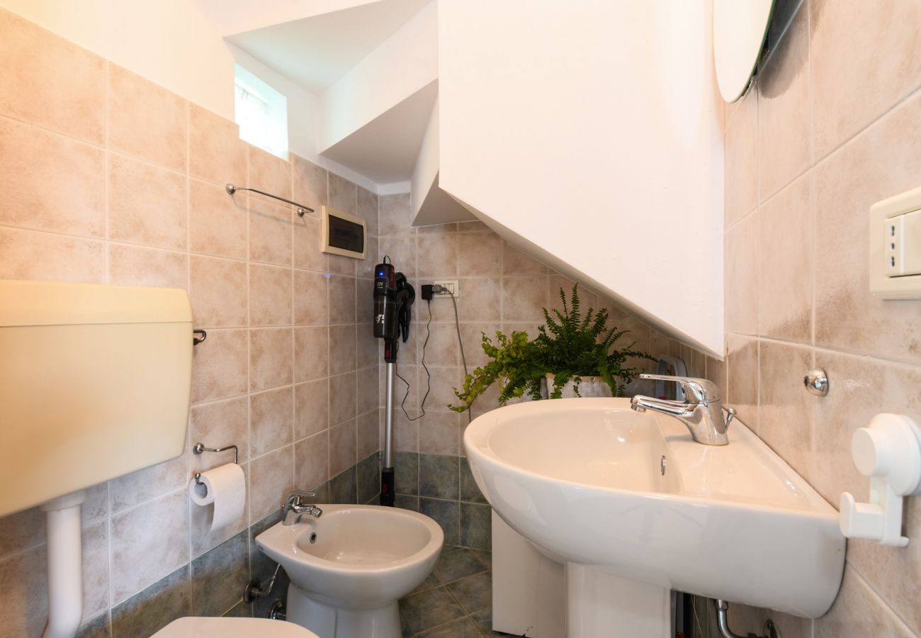 Dom w Manerba del Garda - Villa rosa, spaziosa casa con piscina in comune