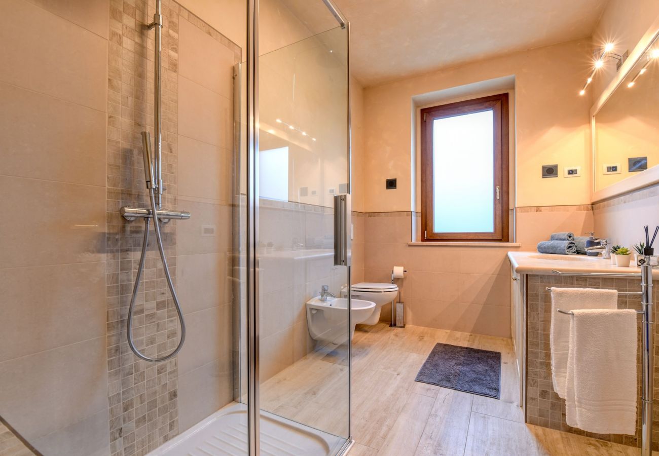 Willa w Polpenazze del Garda - Villa Sinfonia: con tre camere da letto e vista lago