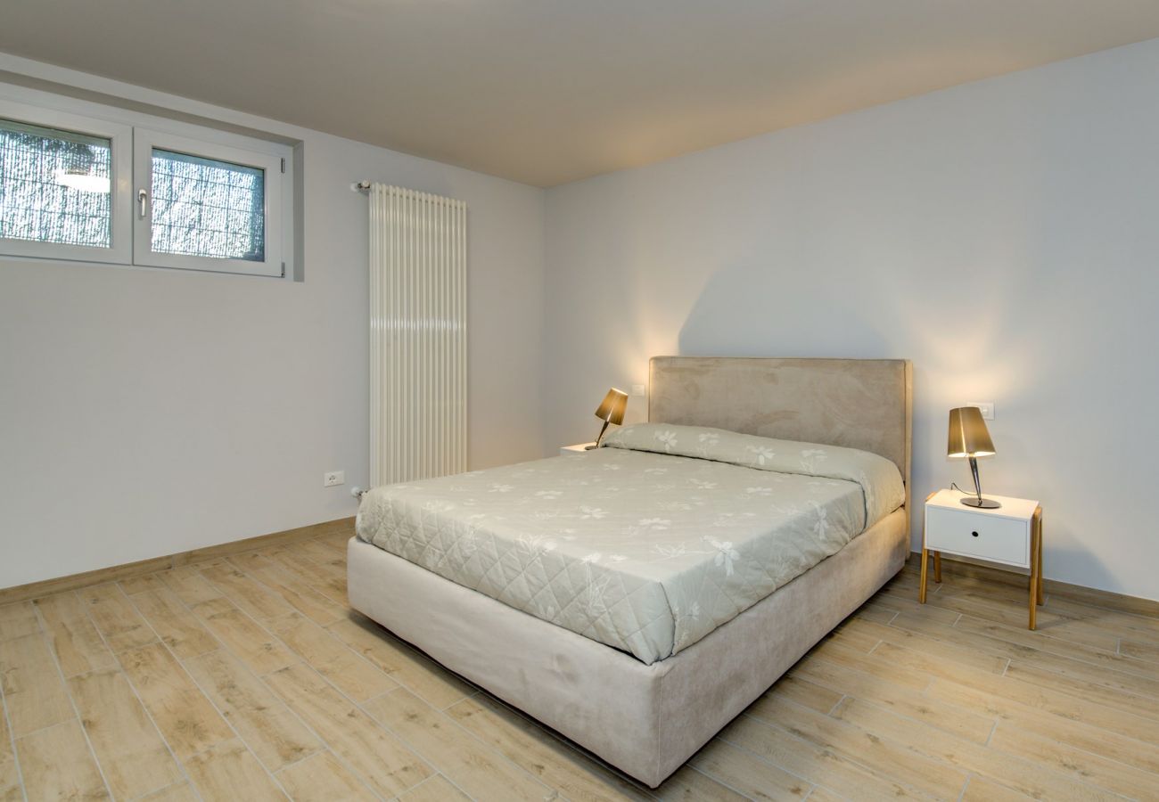 Willa w Toscolano-Maderno - Le Casette - Leccino con vista lago, piscina e jacuzzi