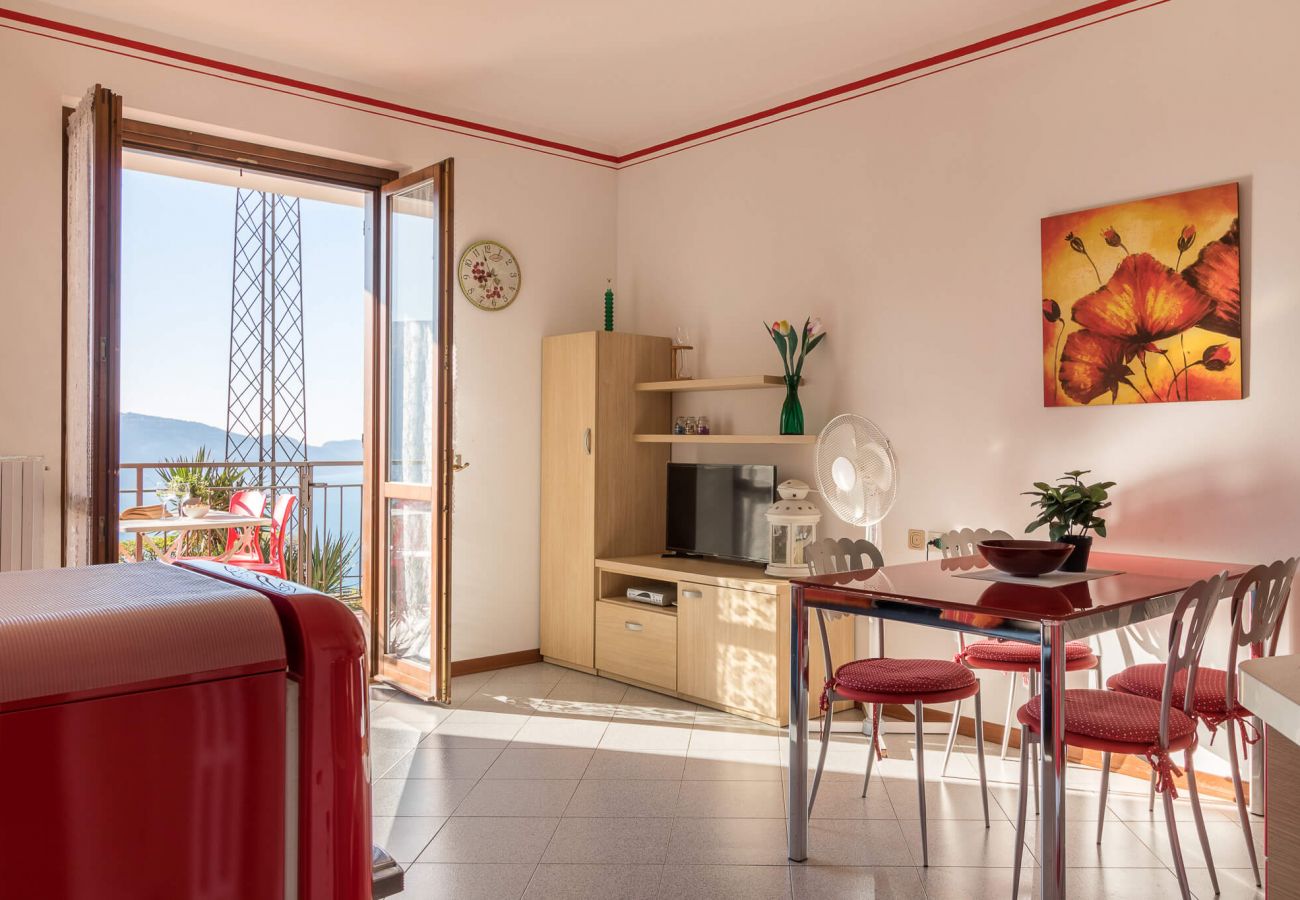 Apartament w Tignale - Appartamento Panorama con balcone vista lago