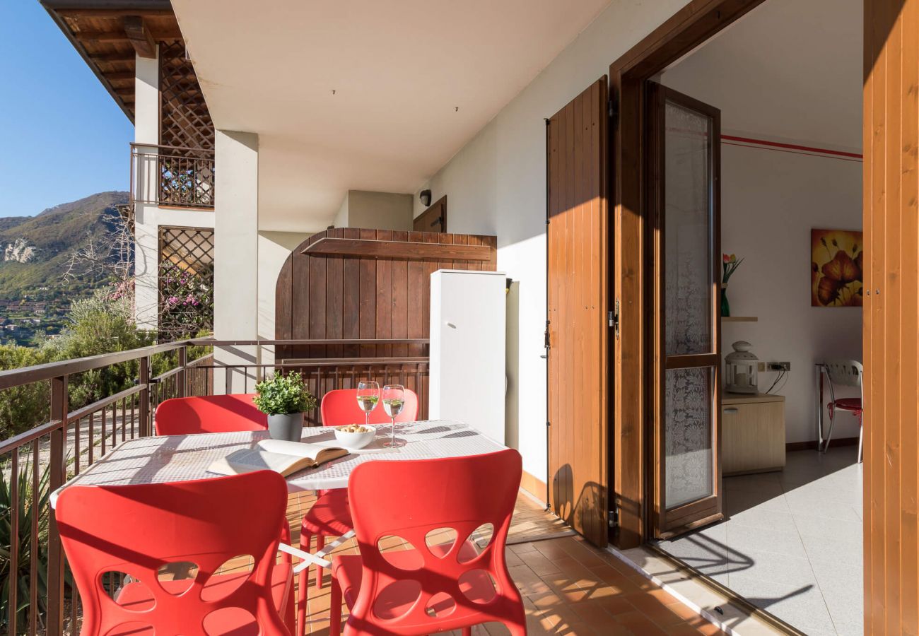 Apartament w Tignale - Appartamento Panorama con balcone vista lago