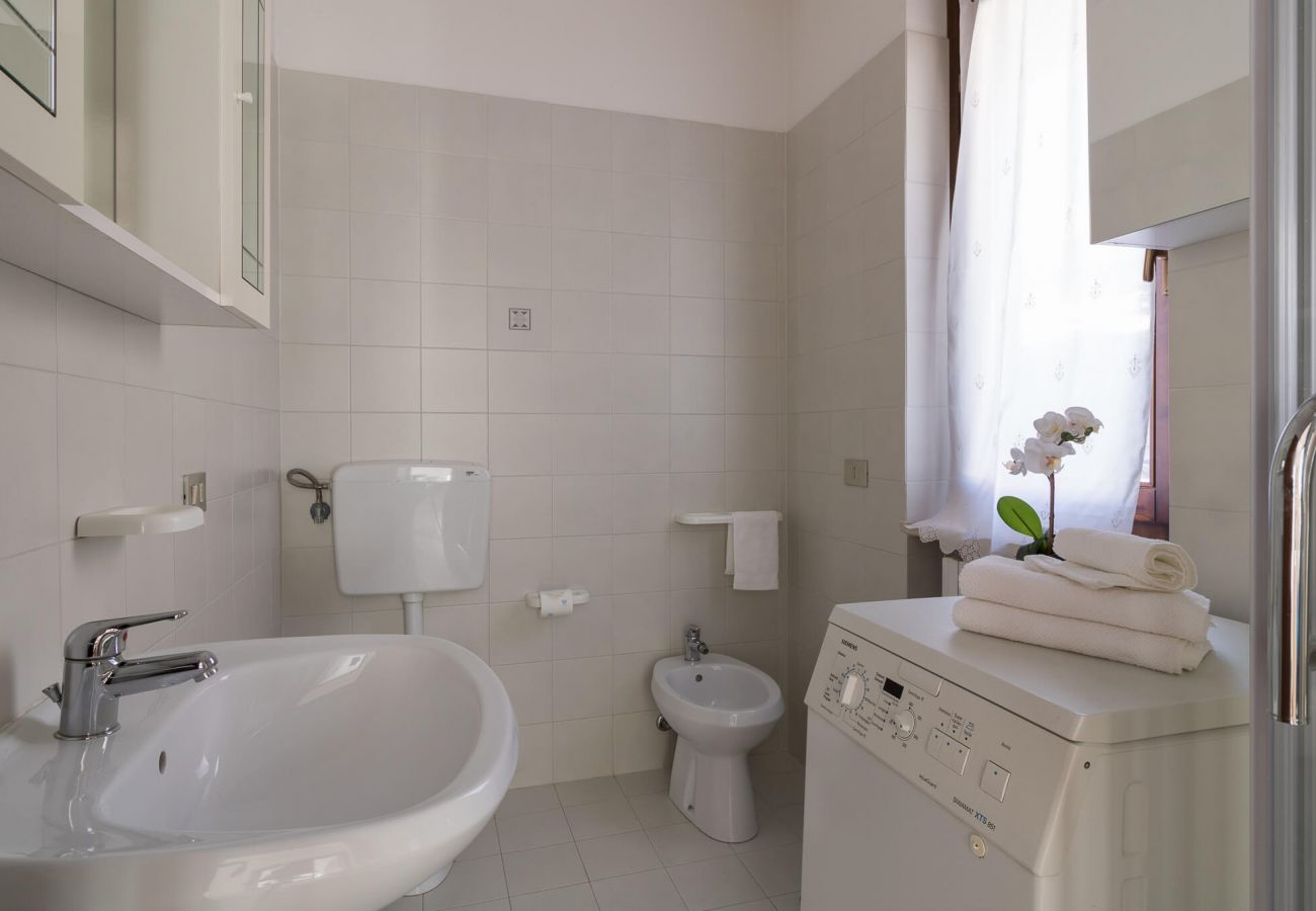 Apartament w Tignale - Appartamento Panorama con balcone vista lago