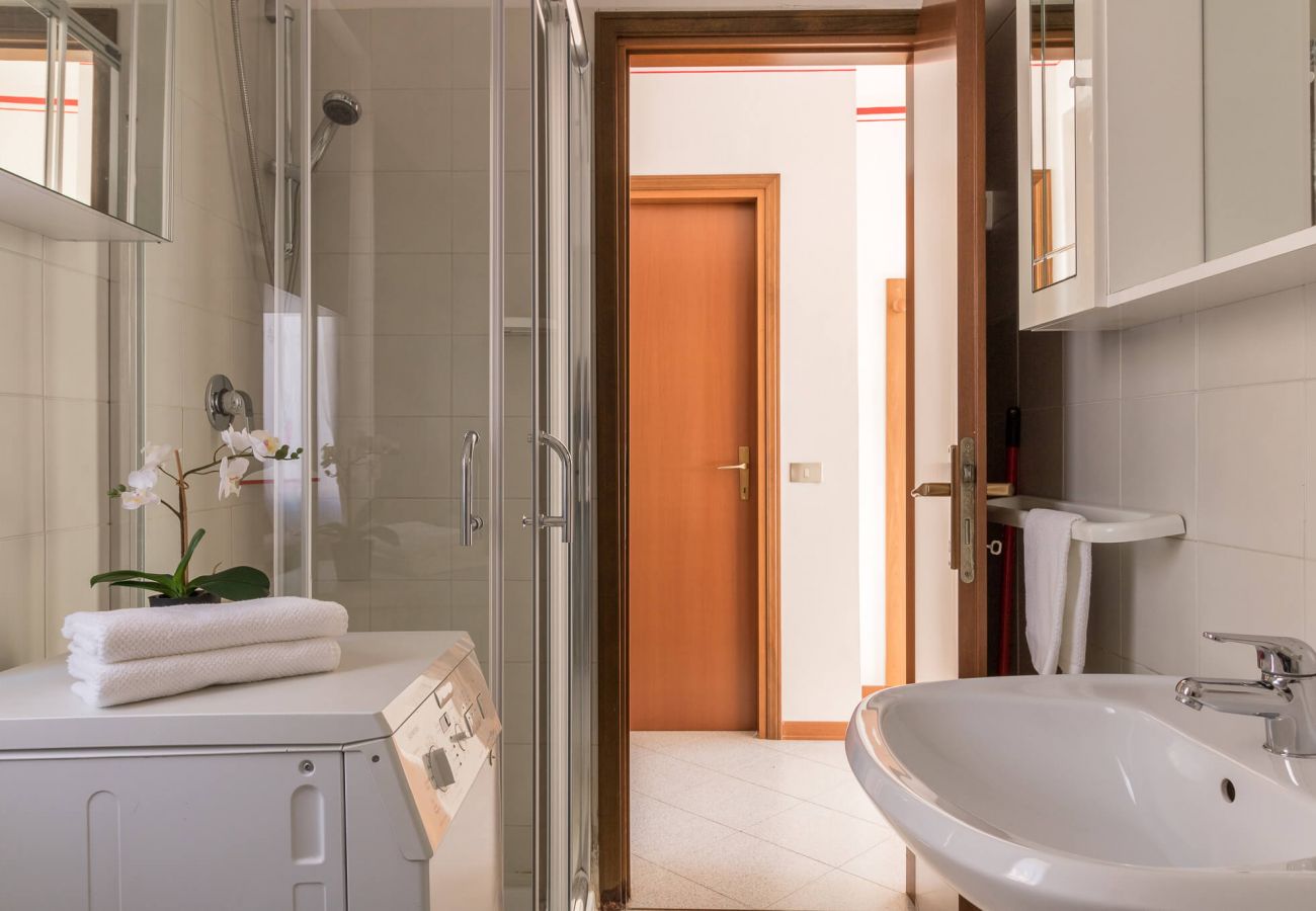 Apartament w Tignale - Appartamento Panorama con balcone vista lago