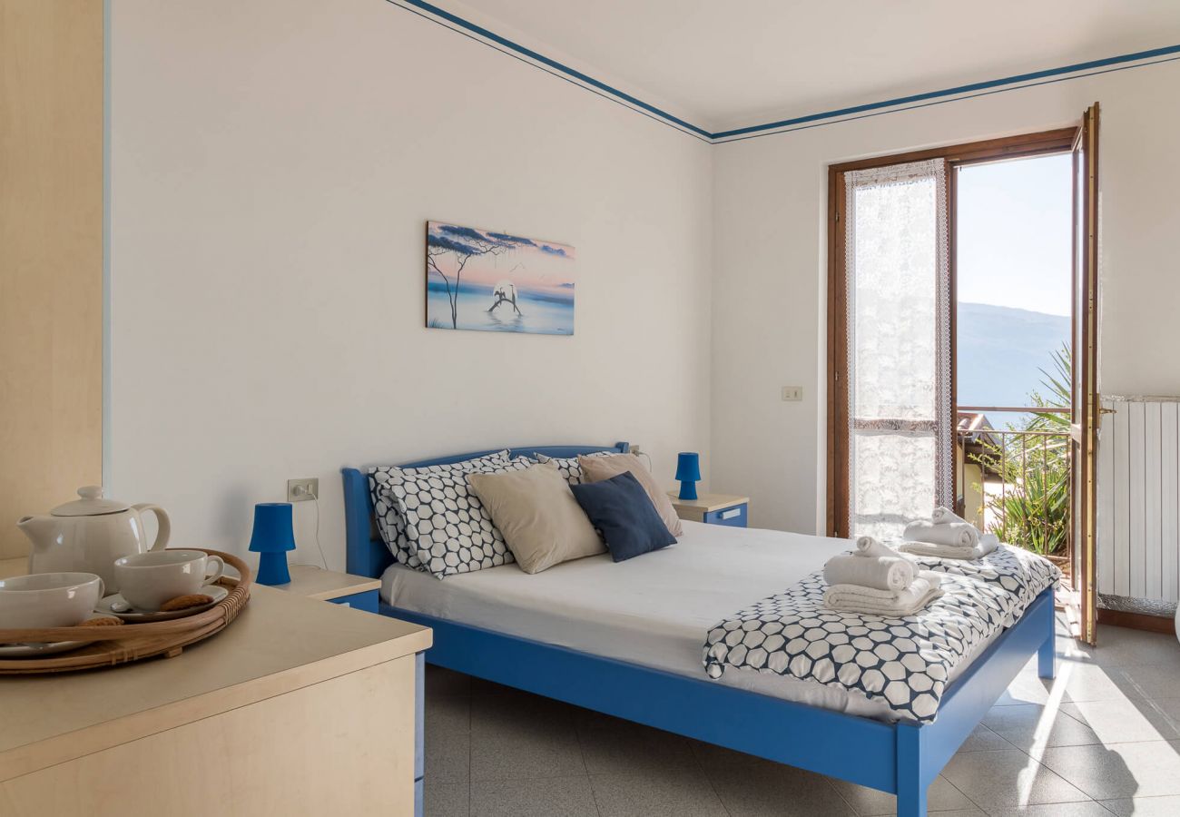 Apartament w Tignale - Appartamento Panorama con balcone vista lago