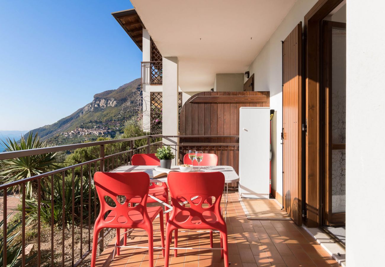 Apartament w Tignale - Appartamento Panorama con balcone vista lago
