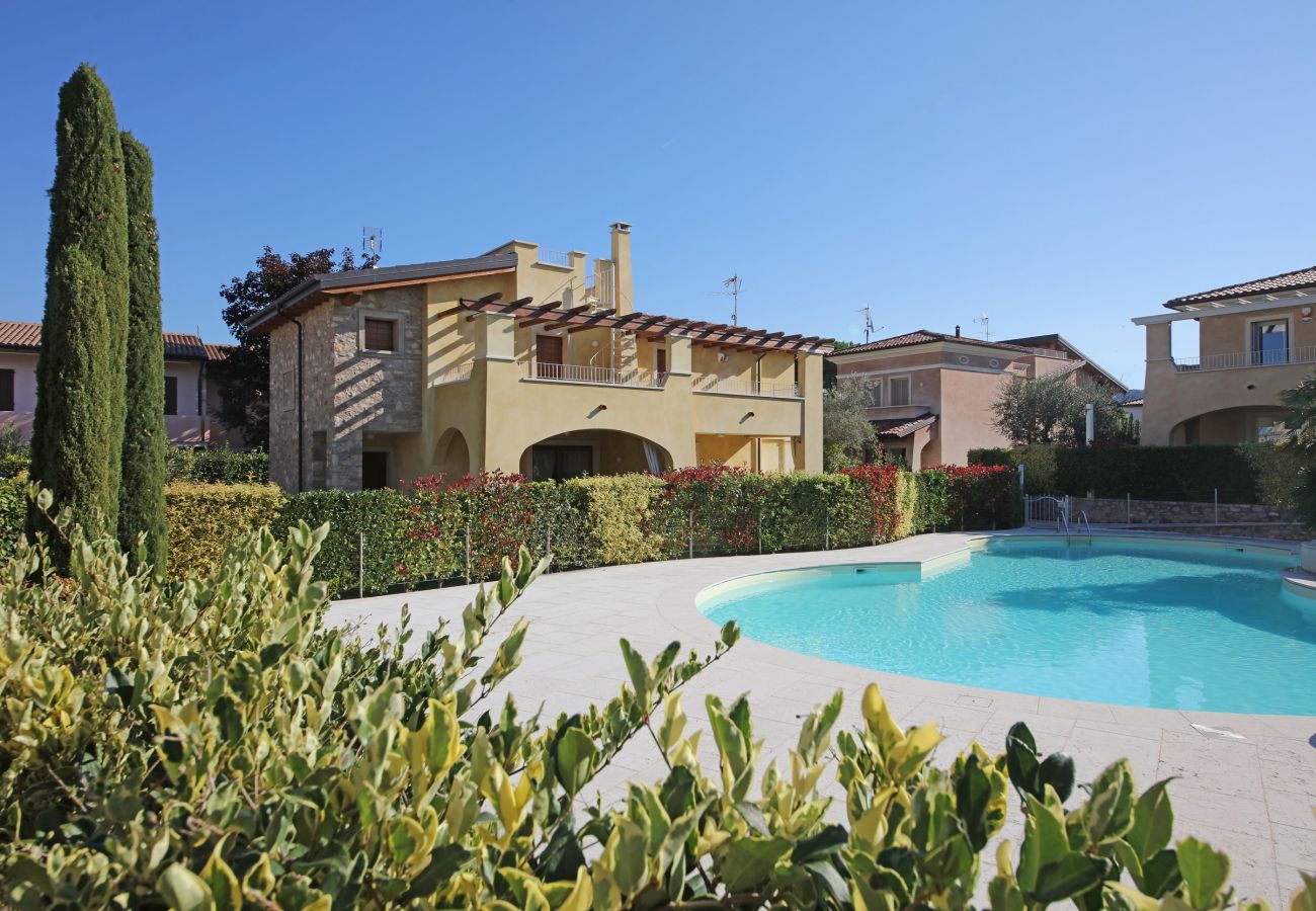 Apartament w Manerba del Garda - Casa della Romantica con piscina a pochi passi dal lago