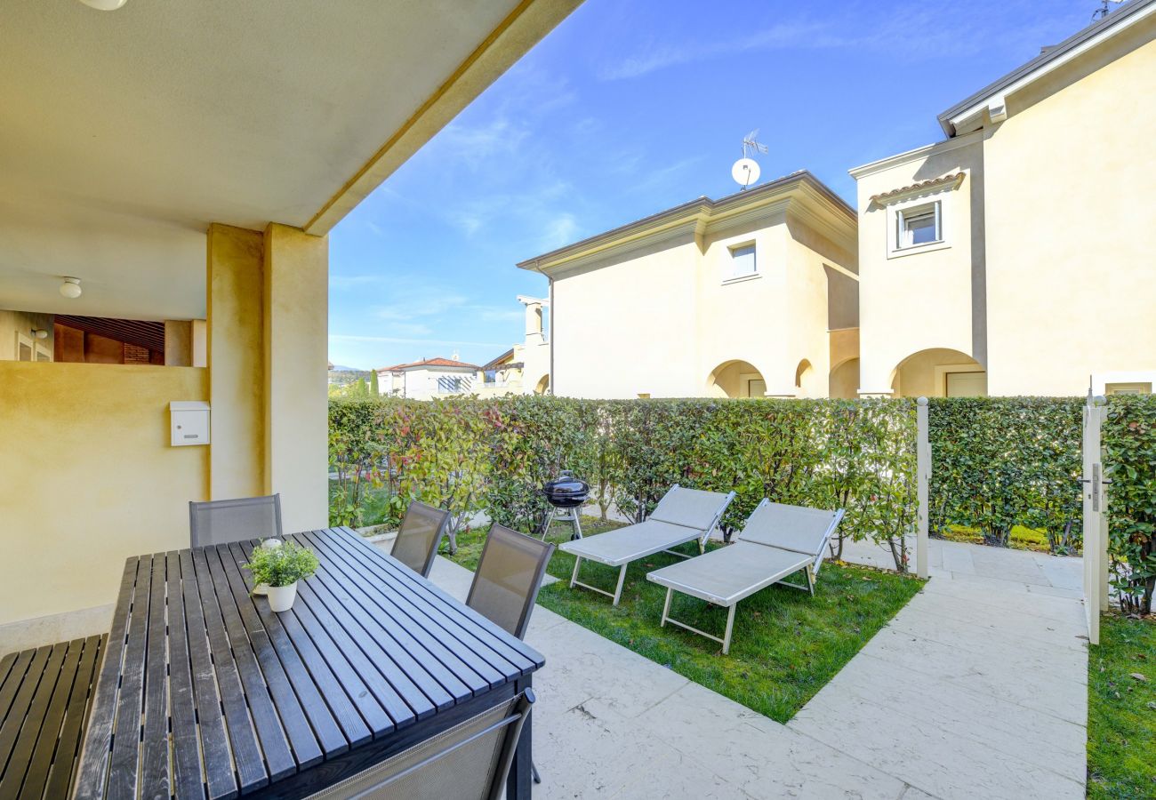 Apartament w Manerba del Garda - Casa della Romantica con piscina a pochi passi dal lago