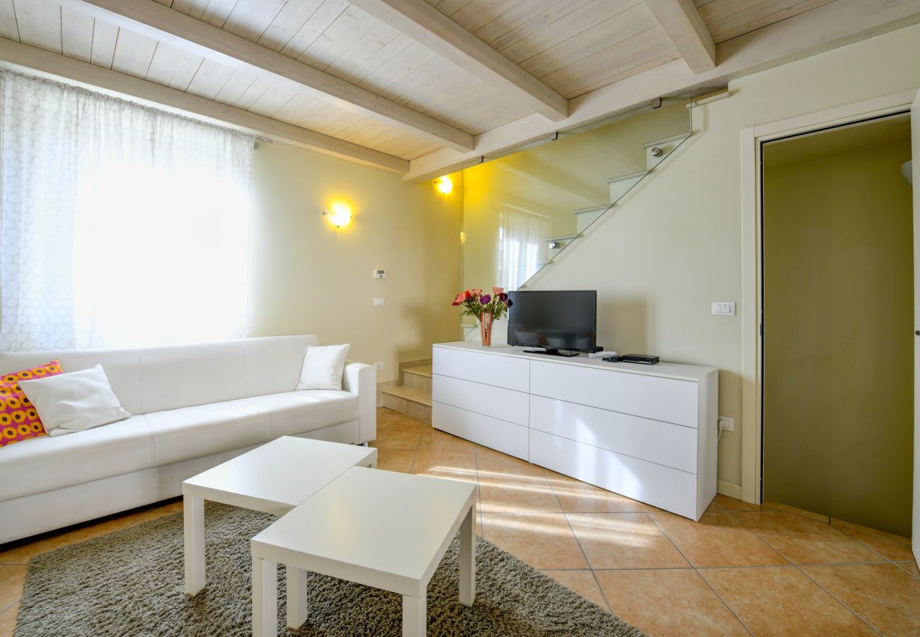 Apartament w Manerba del Garda - Casa della Romantica con piscina a pochi passi dal lago