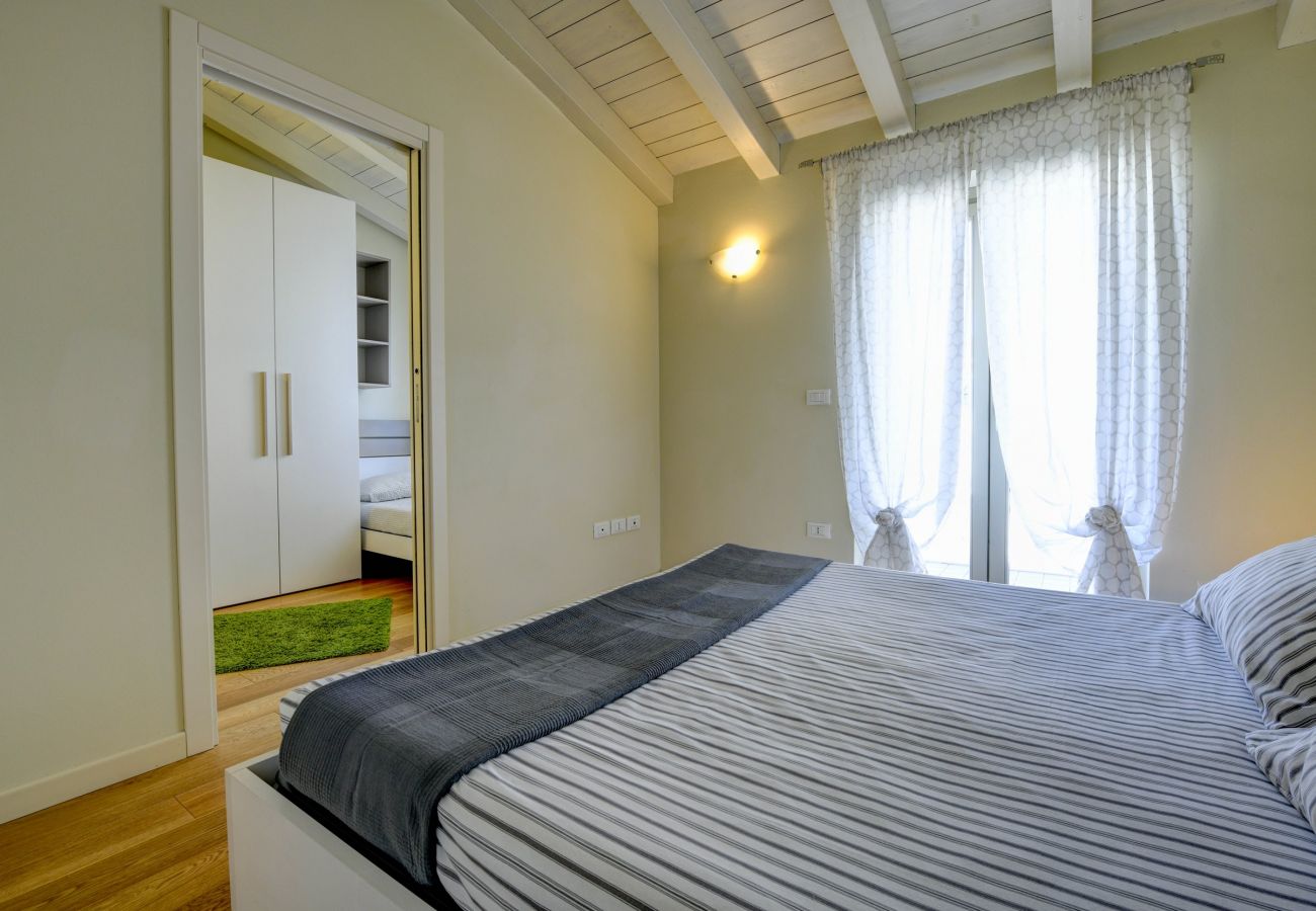 Apartament w Manerba del Garda - Casa della Romantica con piscina a pochi passi dal lago