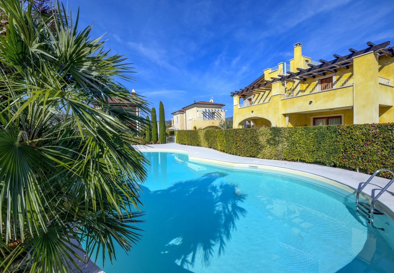 Apartament w Manerba del Garda - Casa della Romantica con piscina a pochi passi dal lago