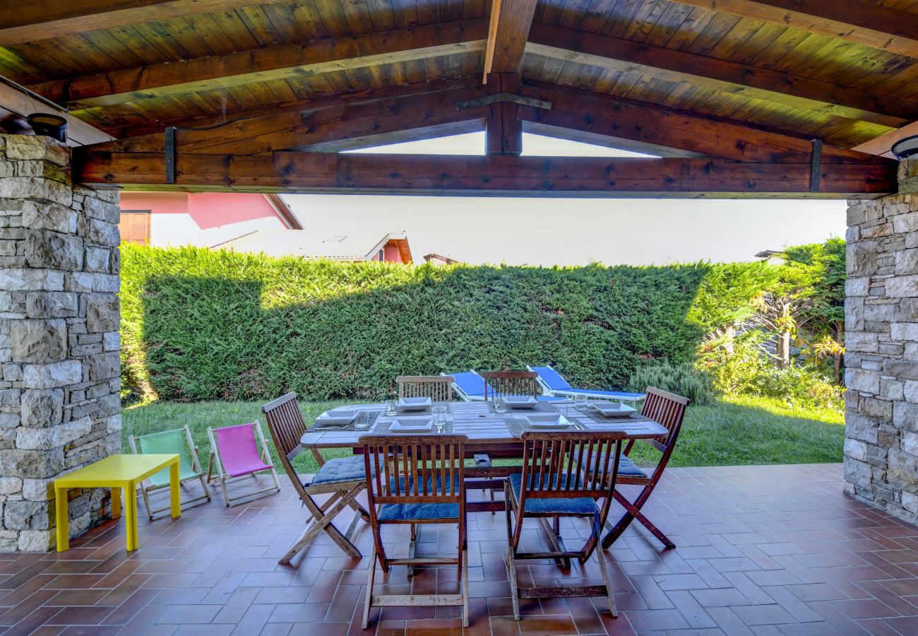 Chalet w Manerba del Garda - Home & Garden con piscina e vicina al lago
