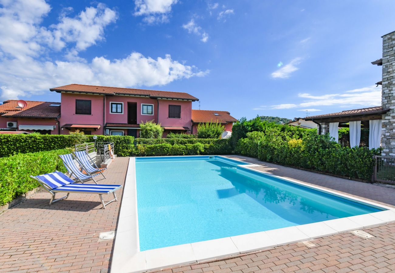 Chalet w Manerba del Garda - Home & Garden con piscina e vicina al lago