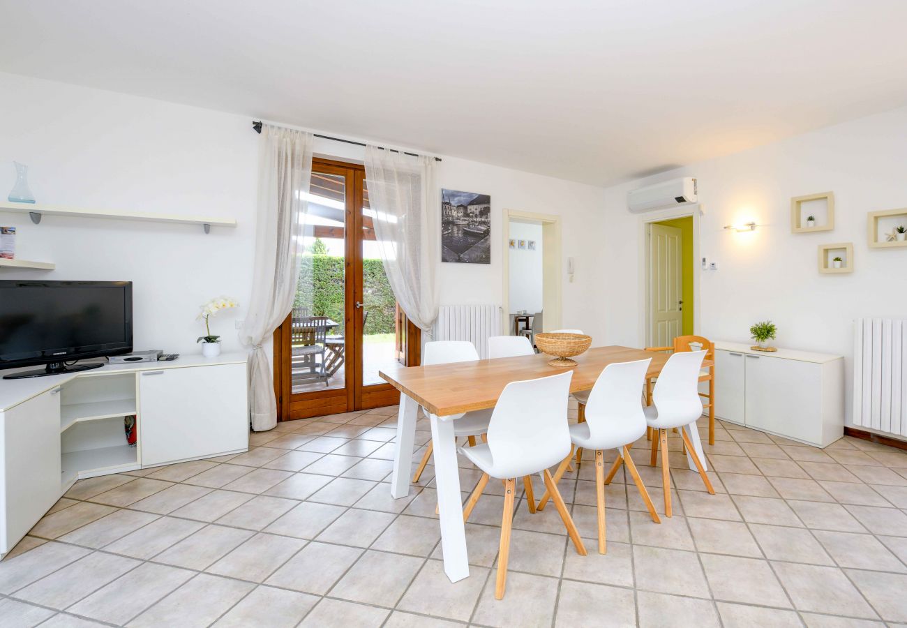 Chalet w Manerba del Garda - Home & Garden con piscina e vicina al lago
