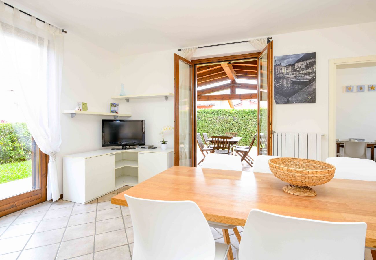 Chalet w Manerba del Garda - Home & Garden con piscina e vicina al lago