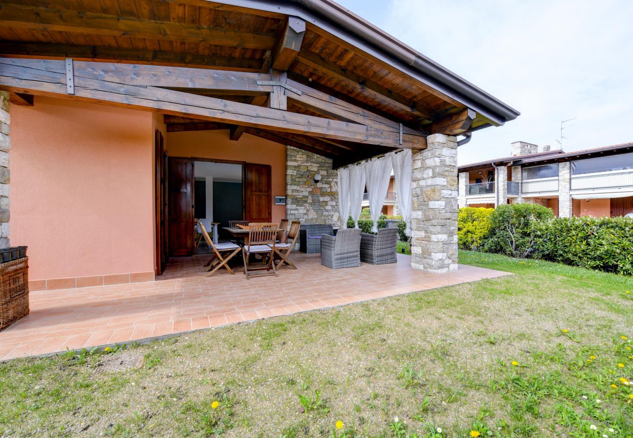 Chalet w Manerba del Garda - Home & Garden con piscina e vicina al lago