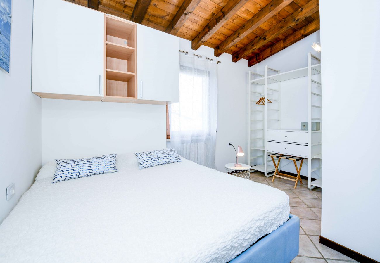 Chalet w Manerba del Garda - Home & Garden con piscina e vicina al lago