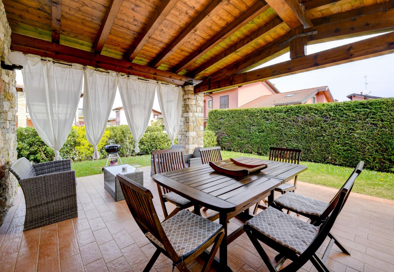 Chalet w Manerba del Garda - Home & Garden con piscina e vicina al lago