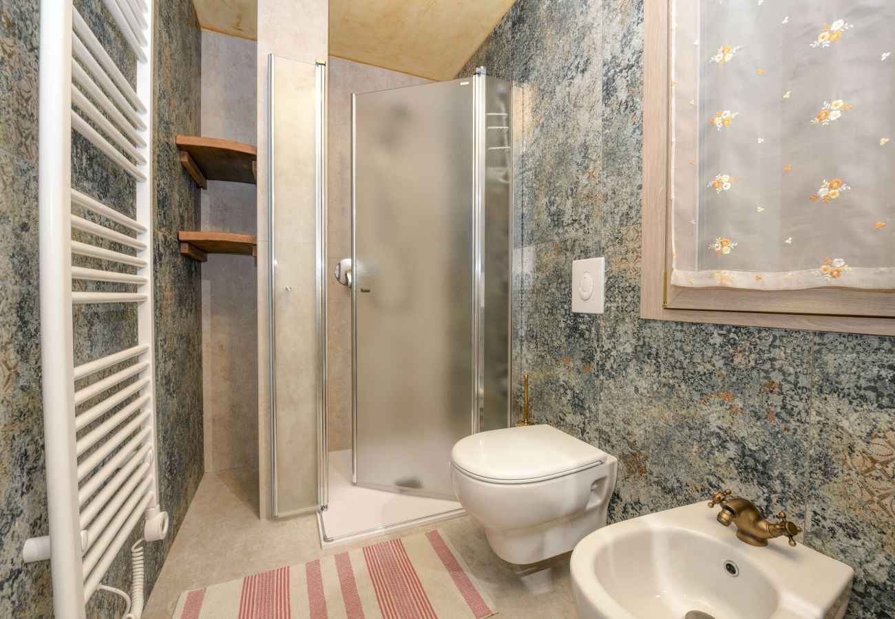 Apartament w Tignale - Appartamento Regina con vista lago e sauna privata