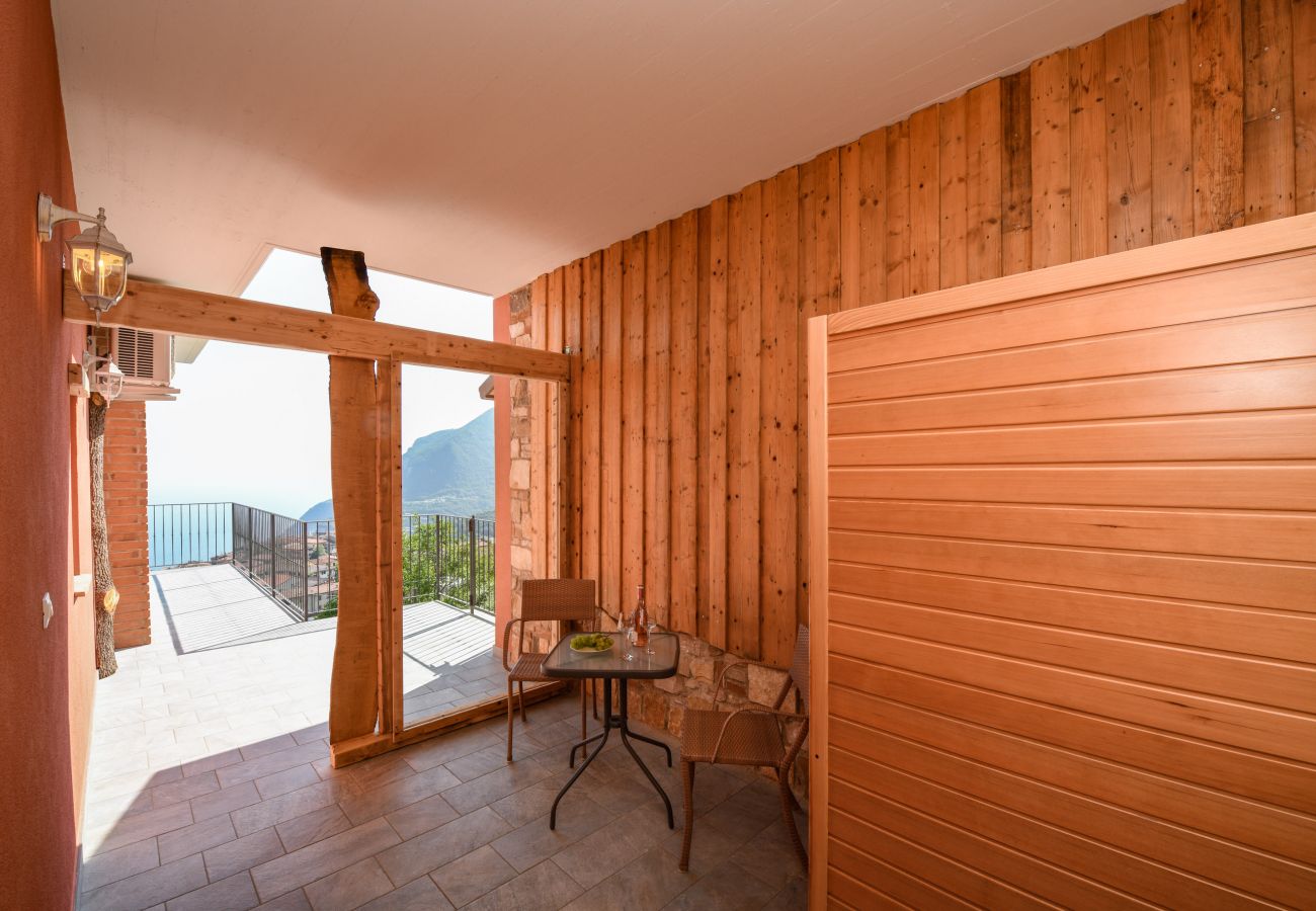 Apartament w Tignale - Appartamento Regina con vista lago e sauna privata