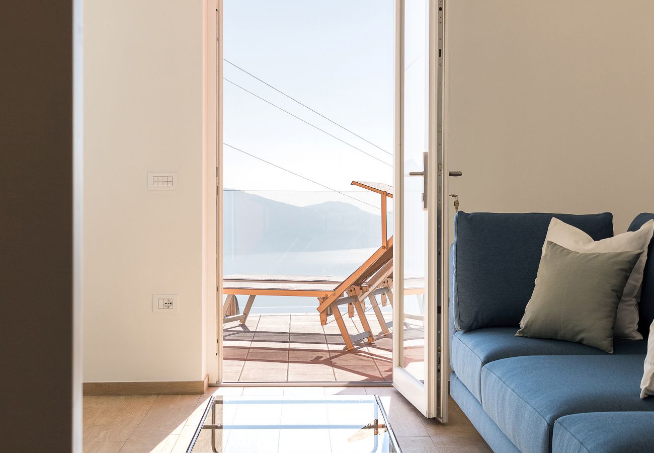 Apartament w Tignale - Orange House Relax con Jacuzzi