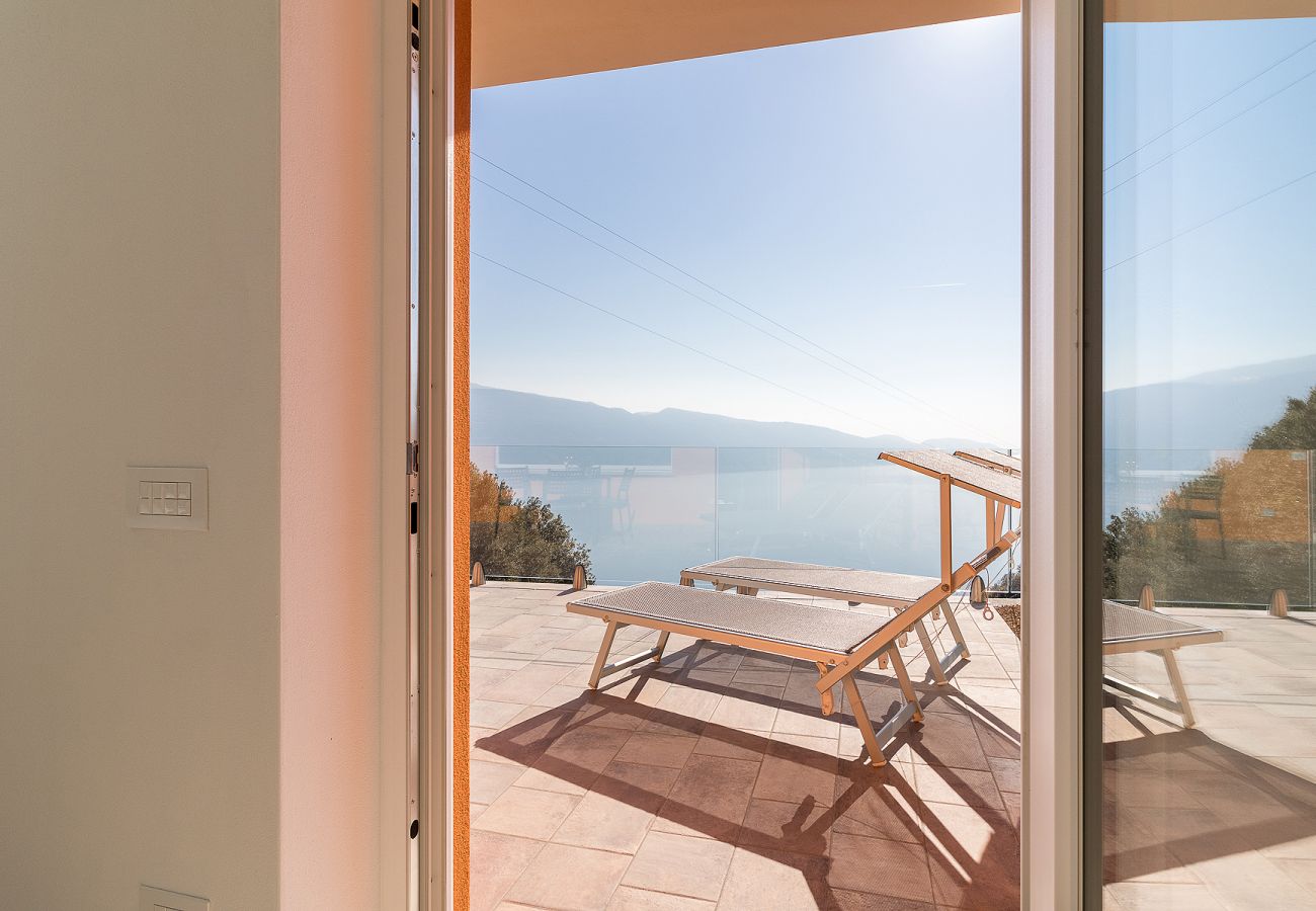 Apartament w Tignale - Orange House Relax con Jacuzzi