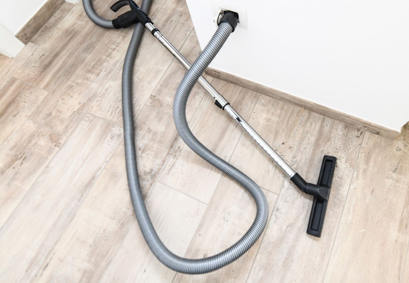 Apartament w Tignale - Orange House Relax con Jacuzzi