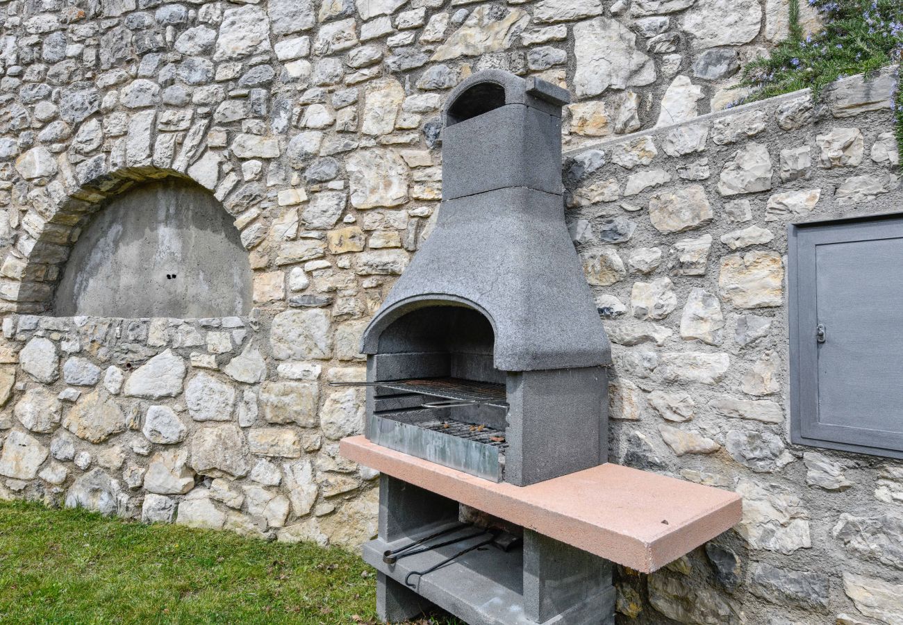 Apartament w Tignale - Orange House Relax con Jacuzzi