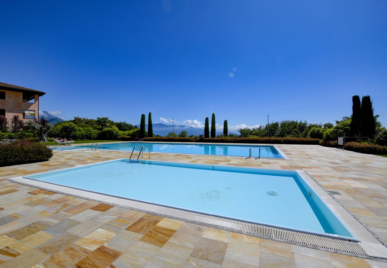 Apartament w Puegnago sul Garda - Loft La Torretta con vista lago e piscina