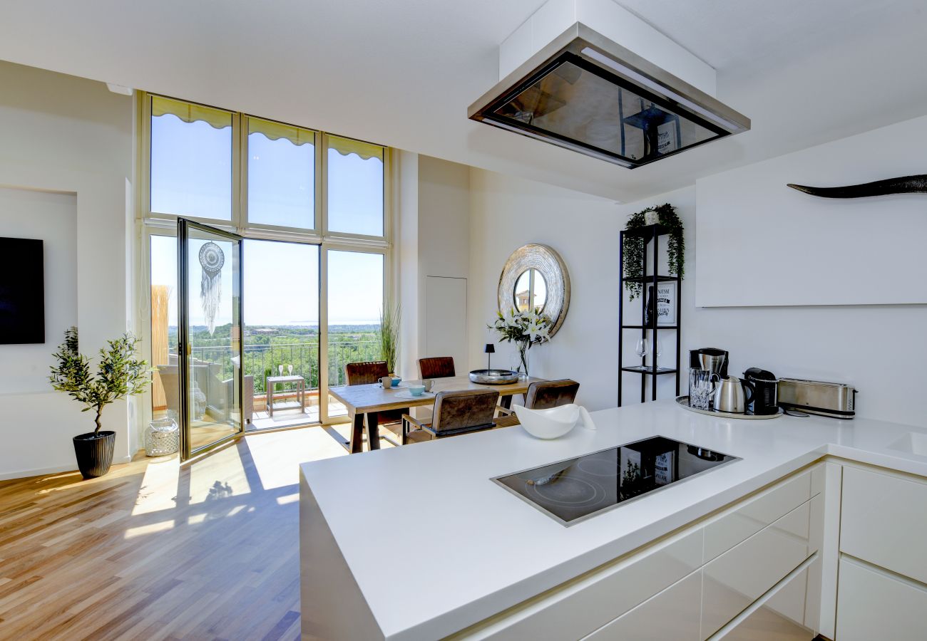 Apartament w Puegnago sul Garda - Loft La Torretta con vista lago e piscina