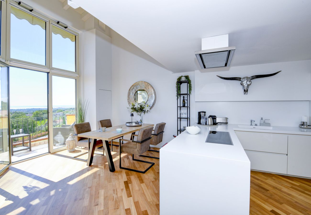 Apartament w Puegnago sul Garda - Loft La Torretta con vista lago e piscina