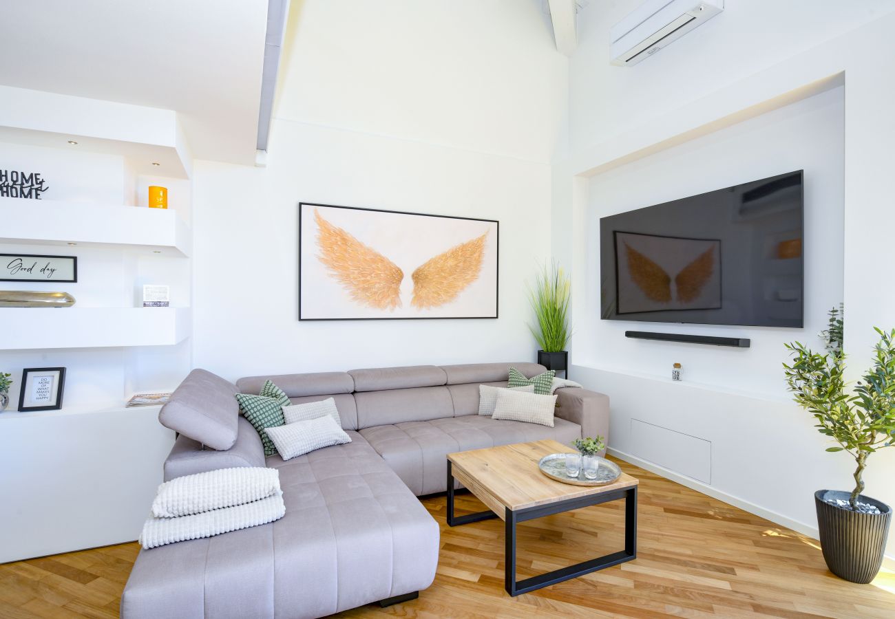 Apartament w Puegnago sul Garda - Loft La Torretta con vista lago e piscina