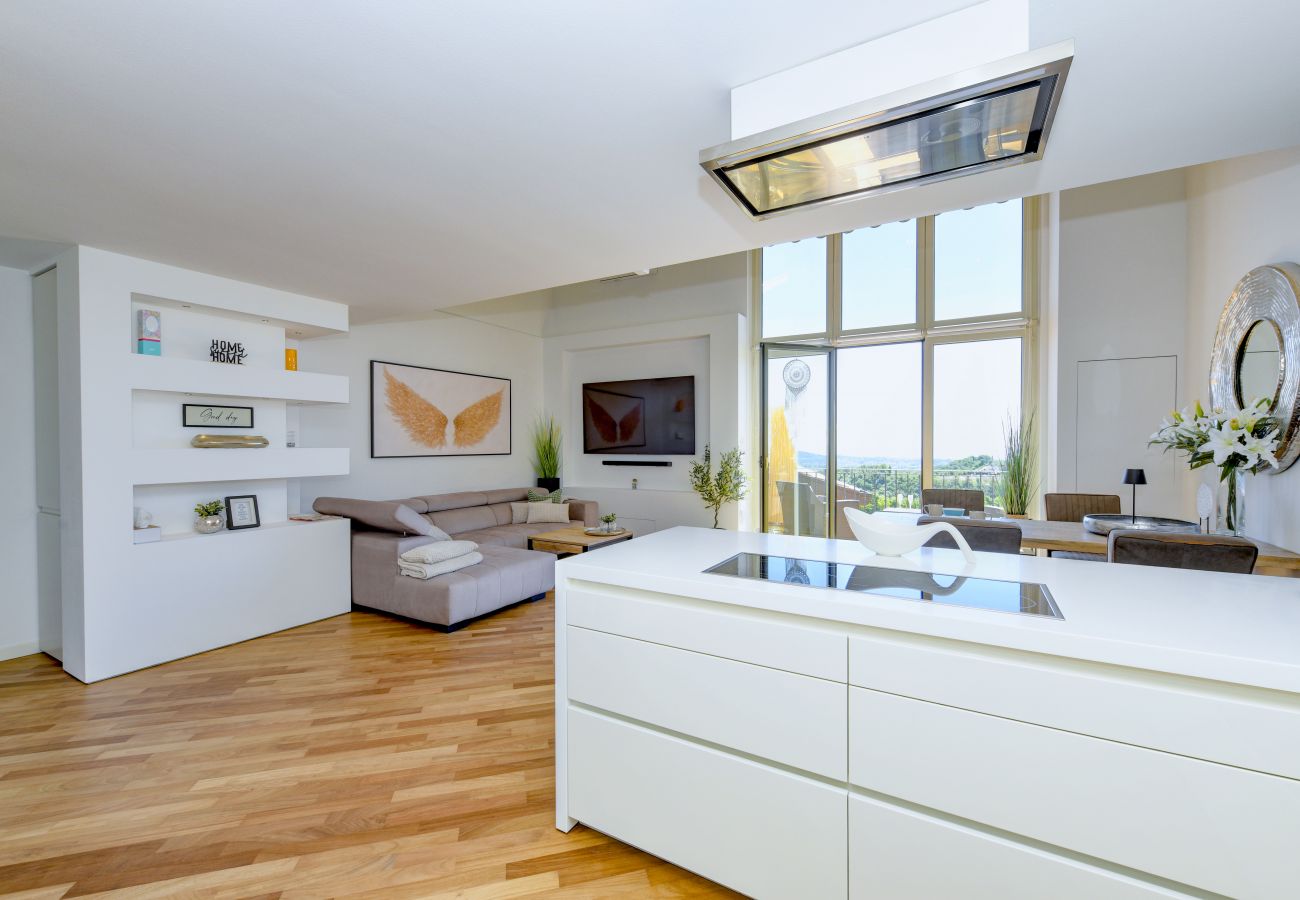 Apartament w Puegnago sul Garda - Loft La Torretta con vista lago e piscina