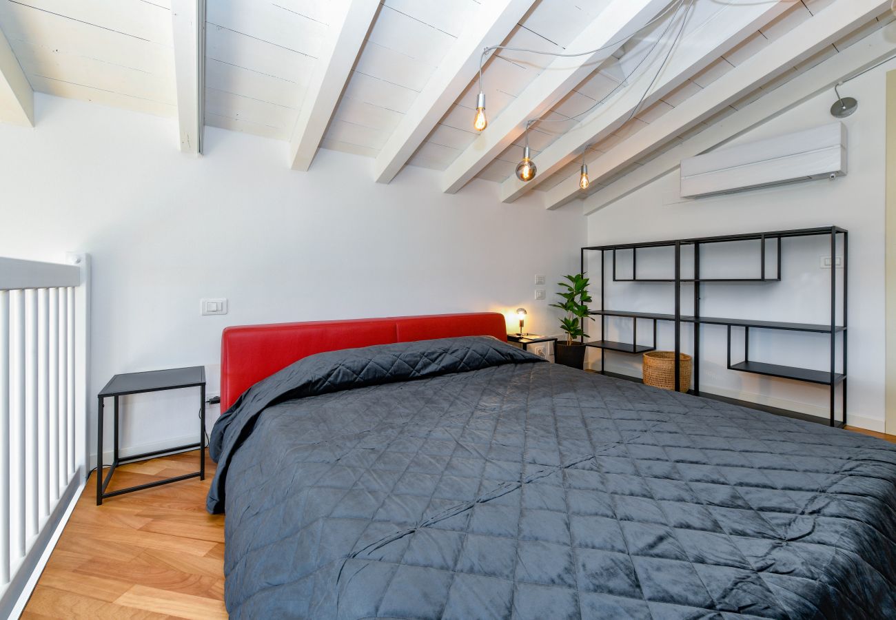 Apartament w Puegnago sul Garda - Loft La Torretta con vista lago e piscina