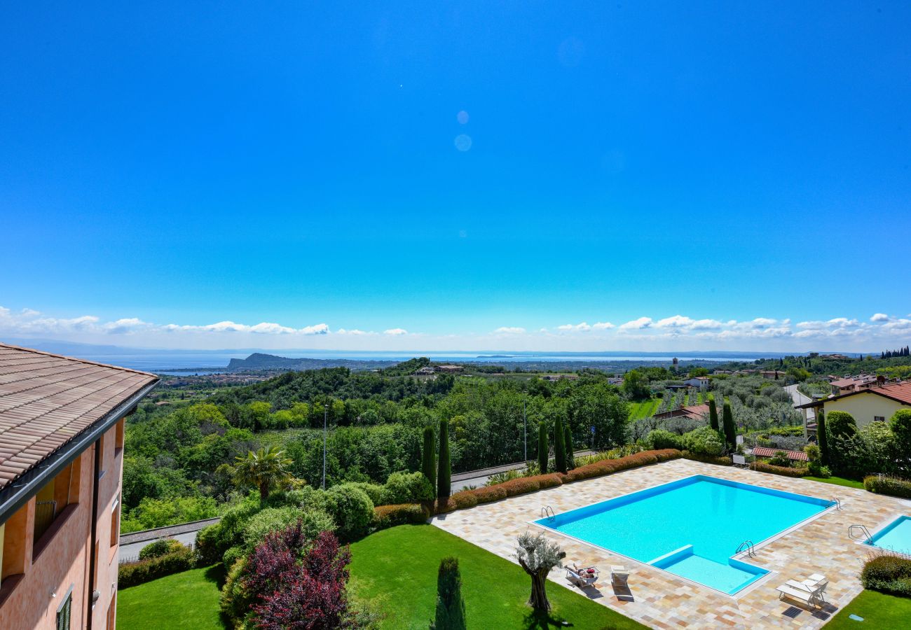 Apartament w Puegnago sul Garda - Loft La Torretta con vista lago e piscina