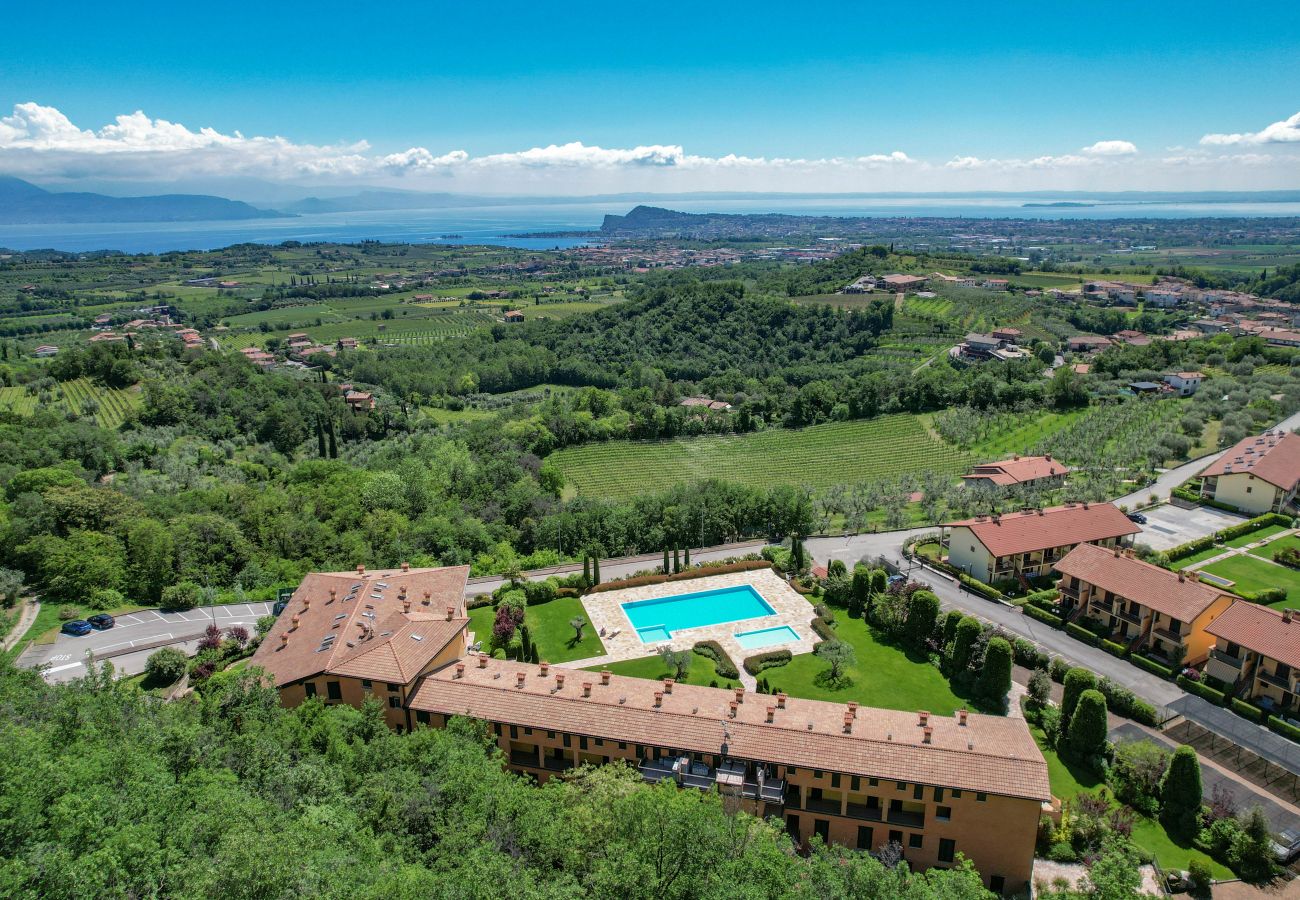 Apartament w Puegnago sul Garda - Loft La Torretta con vista lago e piscina