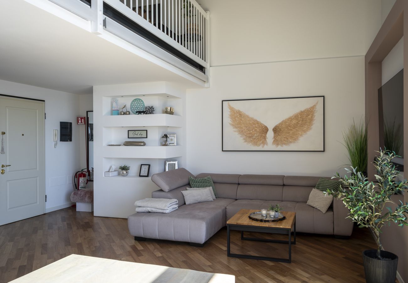 Apartament w Puegnago sul Garda - Loft La Torretta con vista lago e piscina