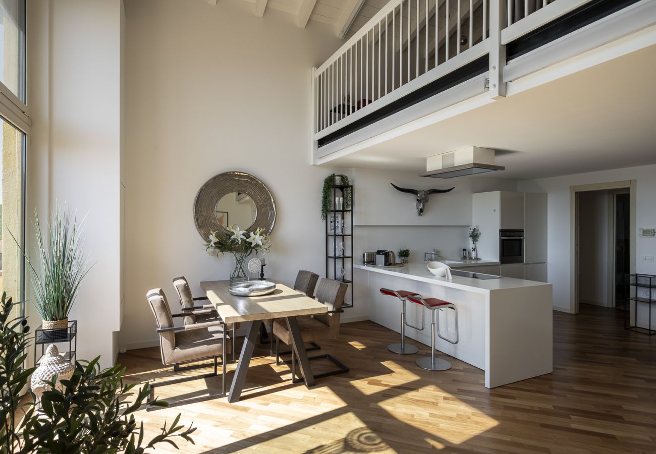 Apartament w Puegnago sul Garda - Loft La Torretta con vista lago e piscina