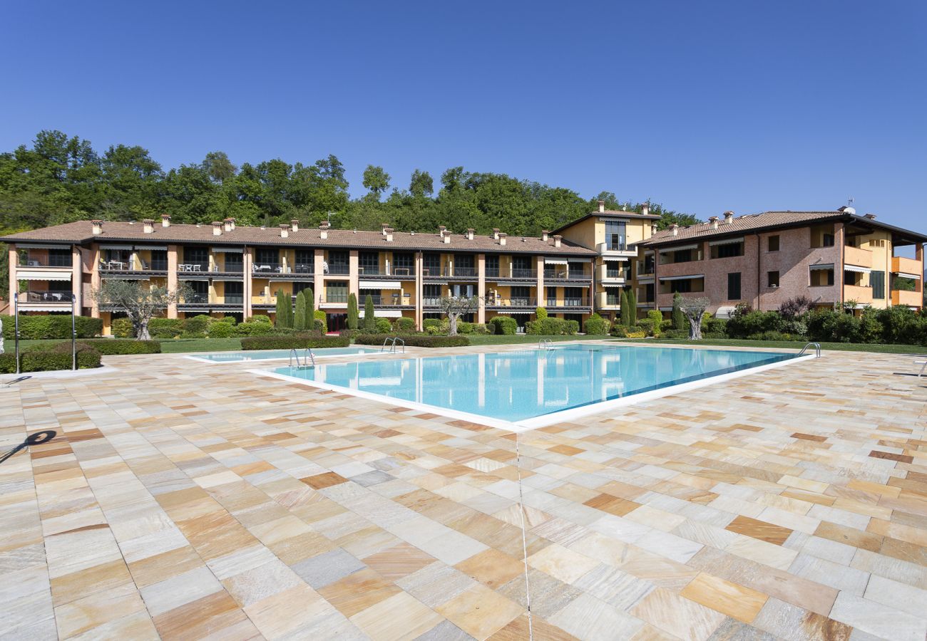 Apartament w Puegnago sul Garda - Loft La Torretta con vista lago e piscina