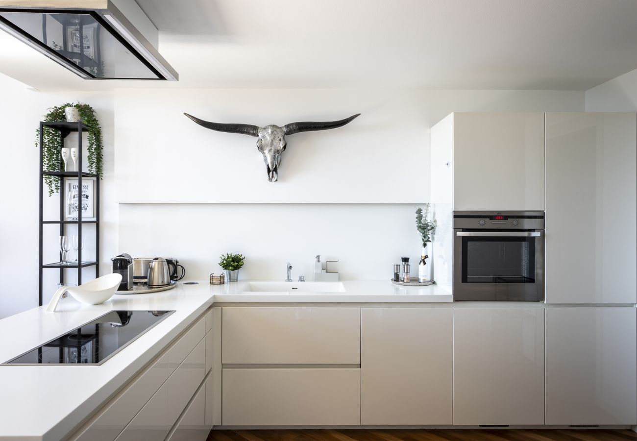 Apartament w Puegnago sul Garda - Loft La Torretta con vista lago e piscina