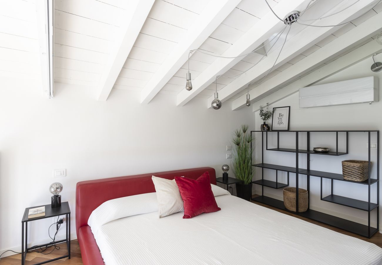 Apartament w Puegnago sul Garda - Loft La Torretta con vista lago e piscina