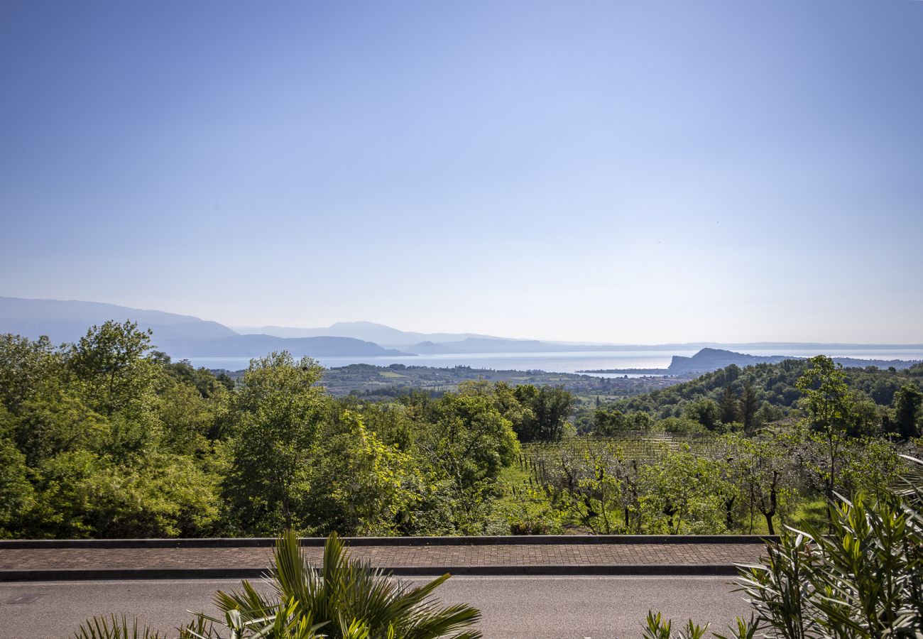 Apartament w Puegnago sul Garda - Loft La Torretta con vista lago e piscina