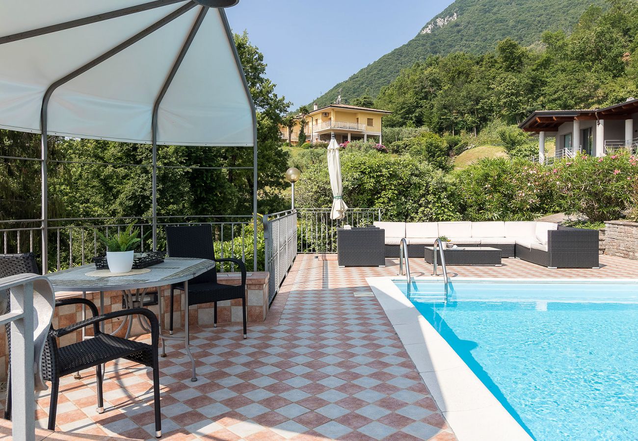 Willa w Villanuova sul Clisi - Villa Montagne e Lago con vista spettacolare e piscina privata