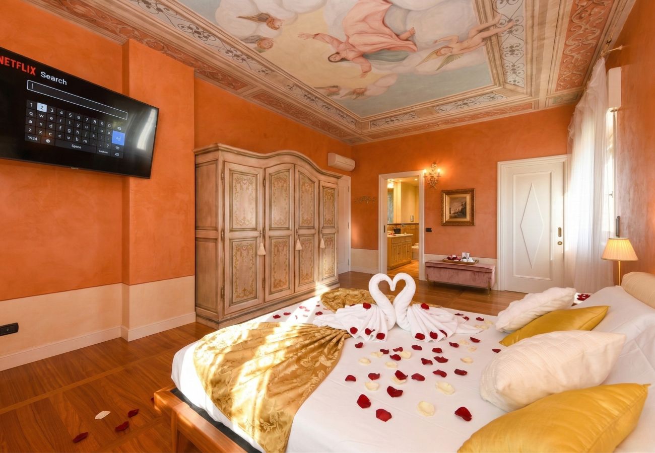 Willa w Desenzano del Garda - Desenzanoloft Villa Bugatti Wolnostojąca willa, prywatny basen