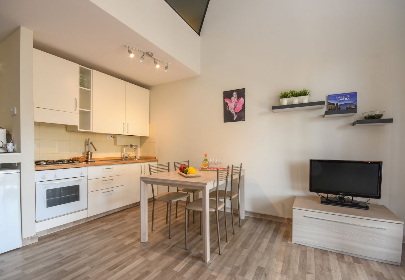 Apartament w San Felice del Benaco - Roccolino appartamento con balcone e piscina in comune