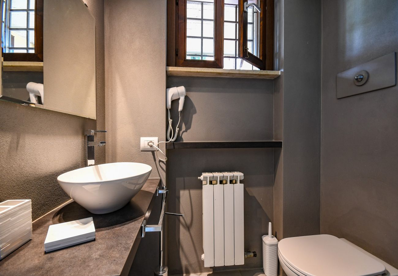 Apartament w San Felice del Benaco - Roccolino appartamento con balcone e piscina in comune