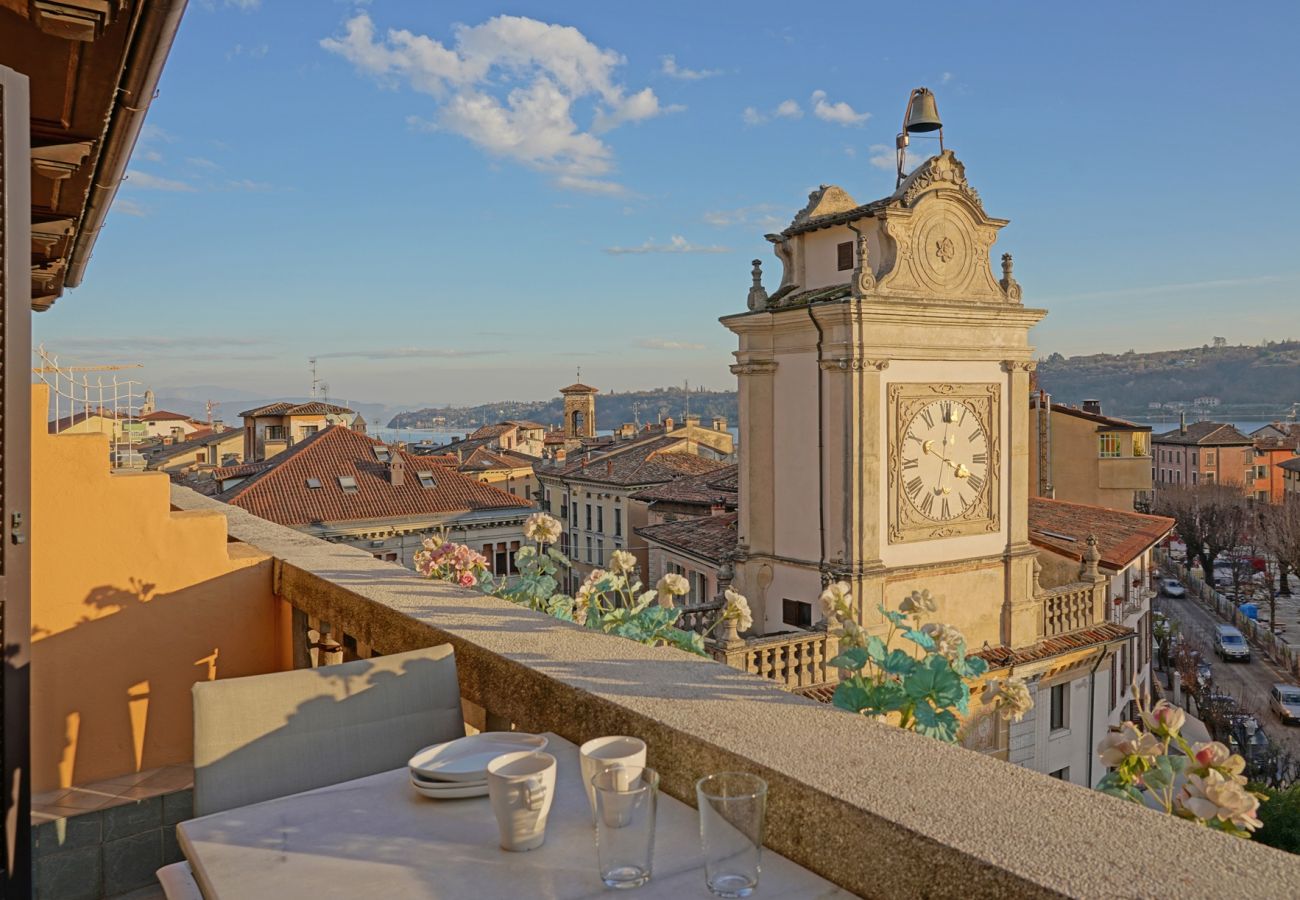 Apartament w Salò - L'Orologio con balcone vista lago nel centro storico di Salò